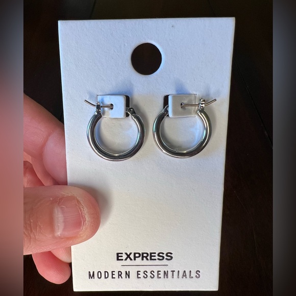 NWT Express Modern Essentials Silver Tone Hoop Earrings - Picture 5 of 6